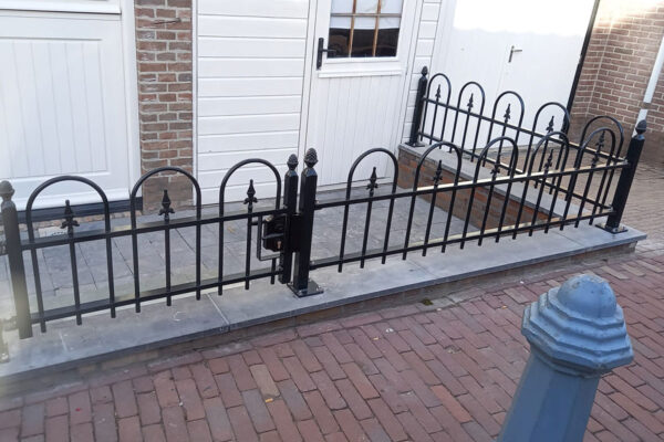 Sierhekwerk met bogen op Urk