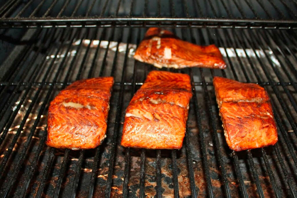 Warm gerookte zalm op de bbq
