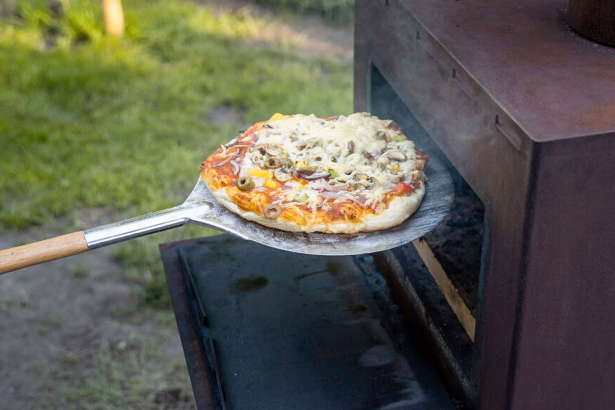 Pizza maken in de buitenkachel: Geniet van knapperige, authentieke pizza’s in de openlucht