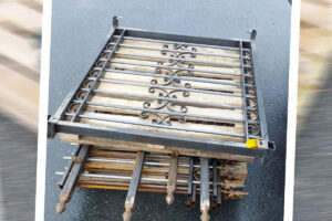 Frans balkonhek met sierkrullen