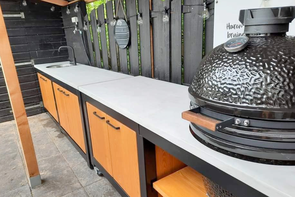Buitenkeuken staal en hout