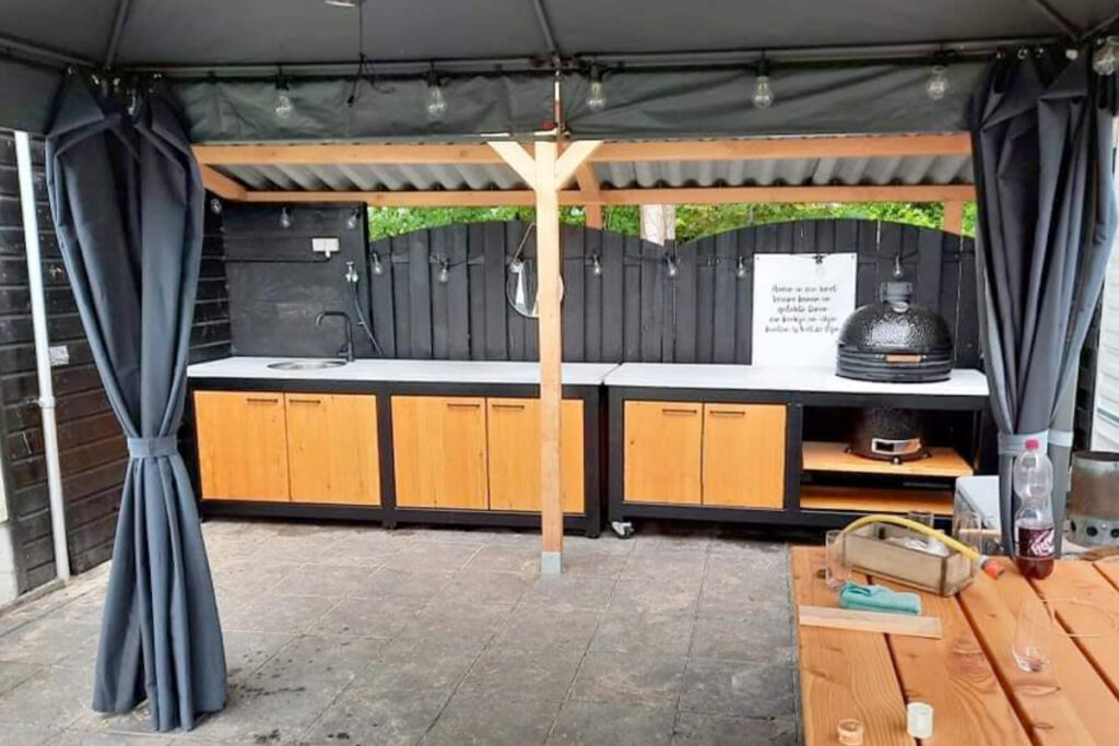 Buitenkeuken staal en hout