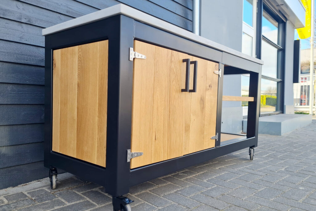 Buitenkeuken staal zwart