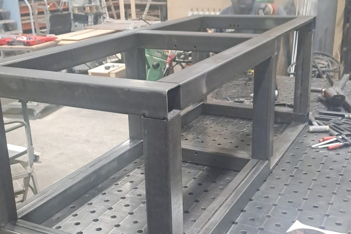 Stalen frame voor buitenkeuken