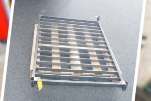 Frans balkonhek met stripspijlen