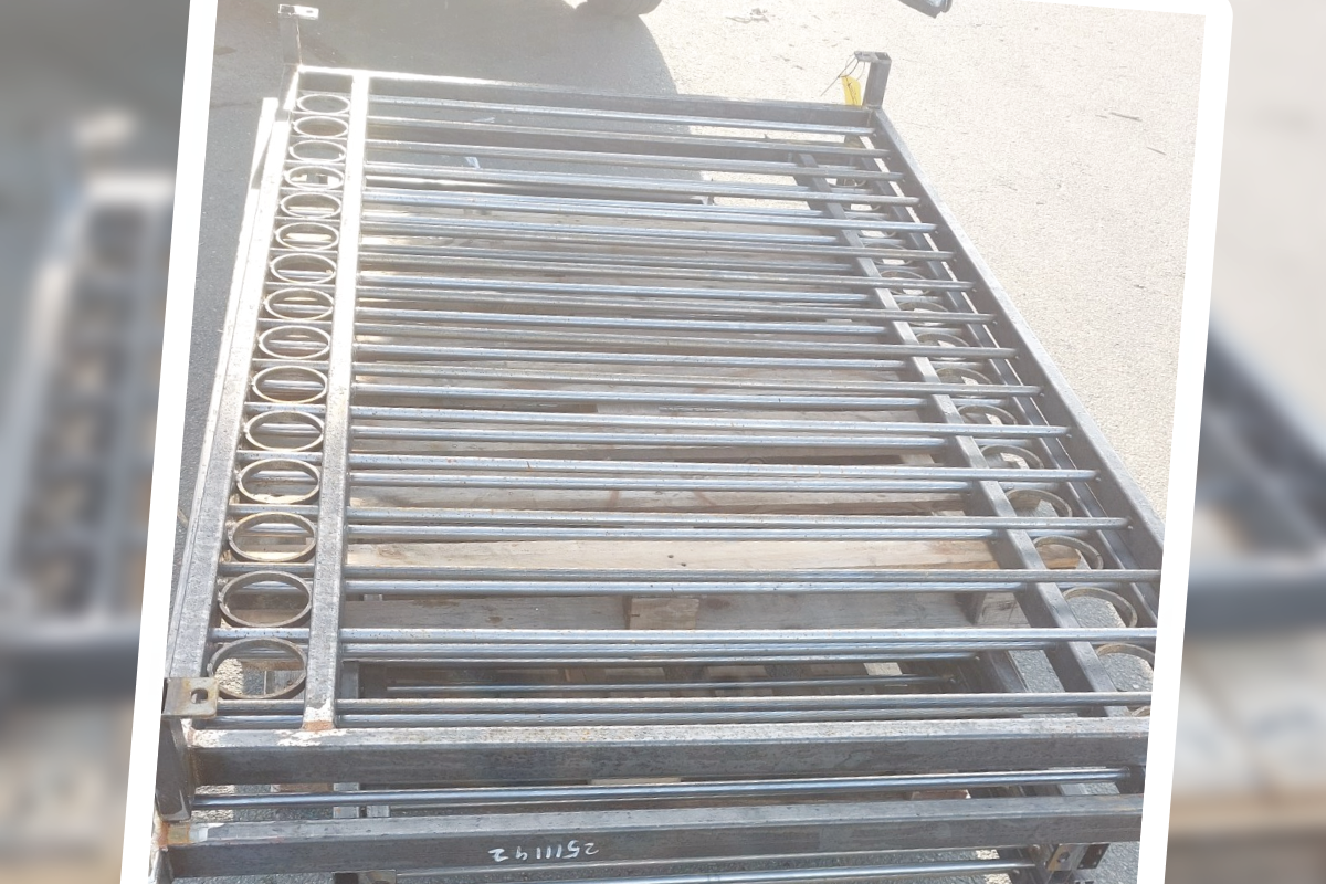 Stalen Frans balkonhek met ringen