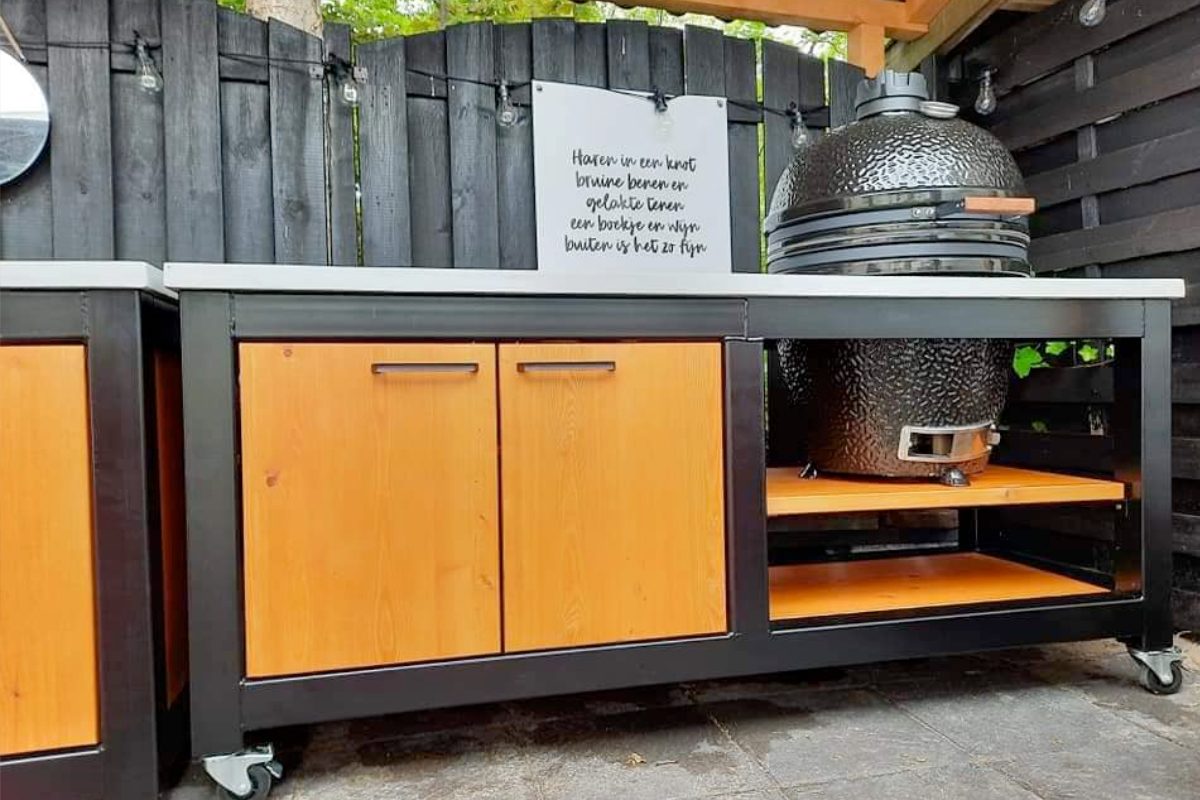 BBQ tafel op maat met open opbergvakken