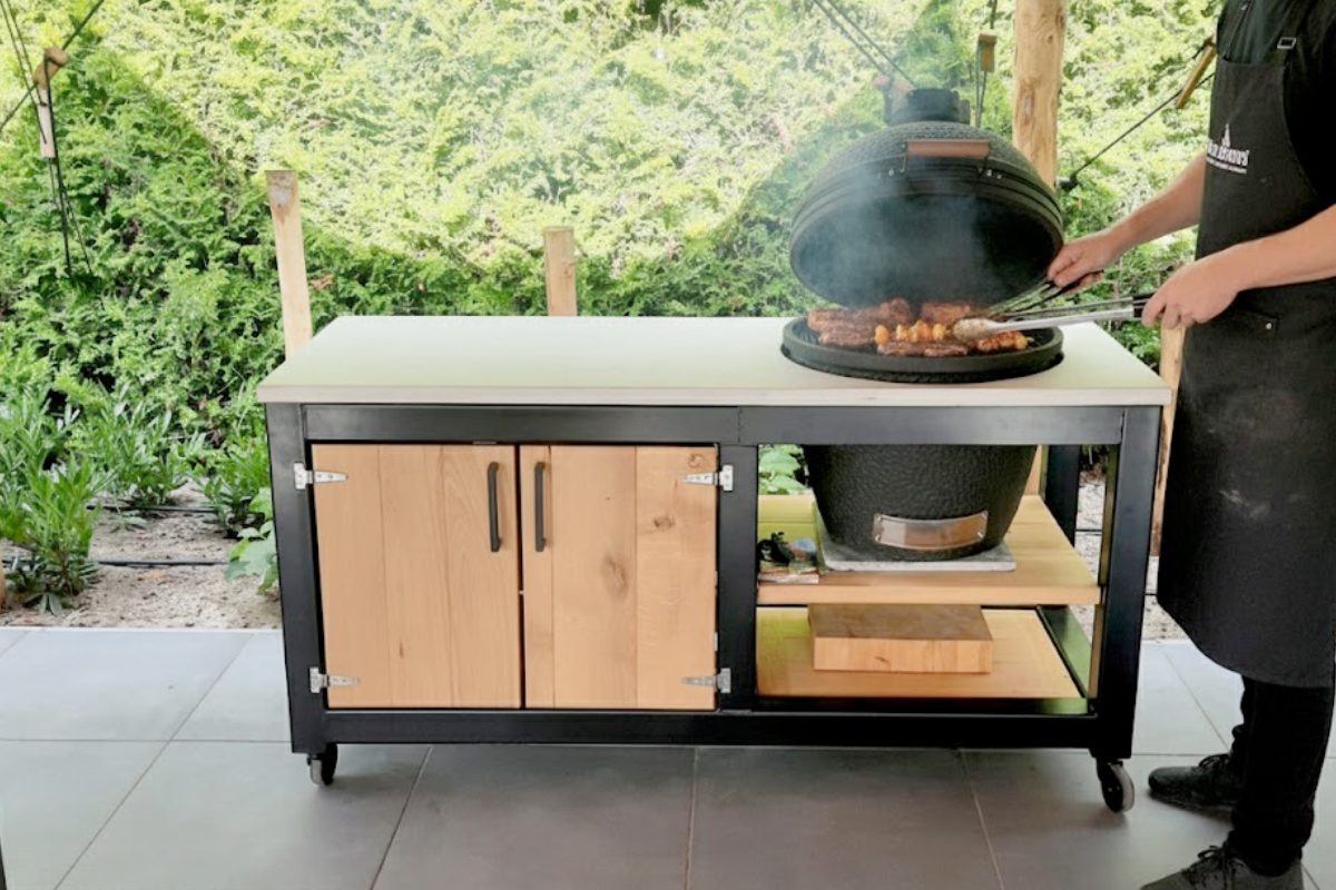 BBQ meubel op maat met werkblad en opbergruimte
