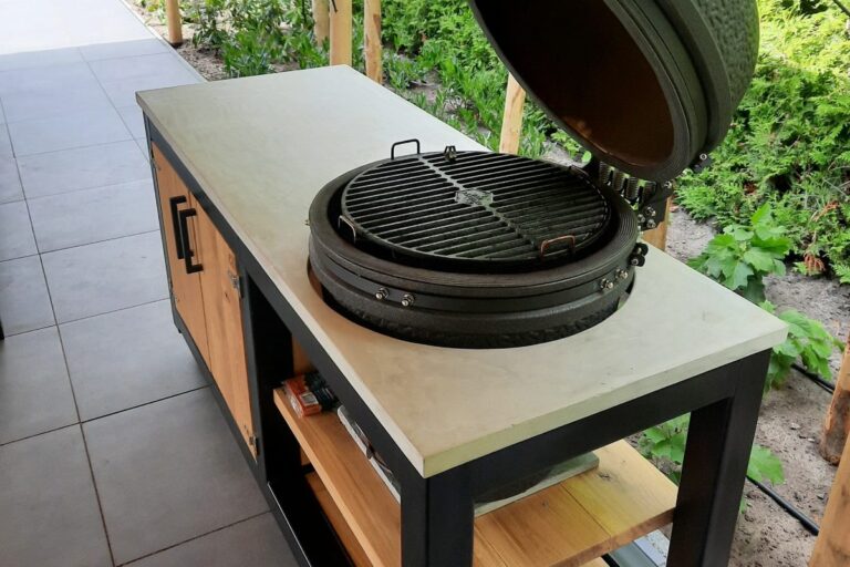 BBQ tafel op maat met open vak voor houtopslag
