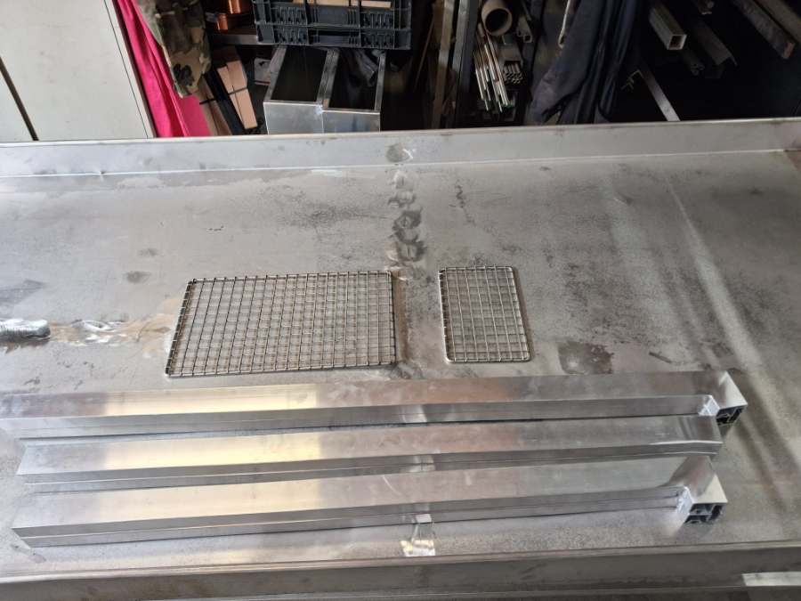 Roestvast stalen rooster op maat voor de barbecue